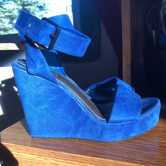 ARDENE | Free w/purchase | Blue Suede Heels Sandals Never Worn Size 6/36 - Picture 1 of 7